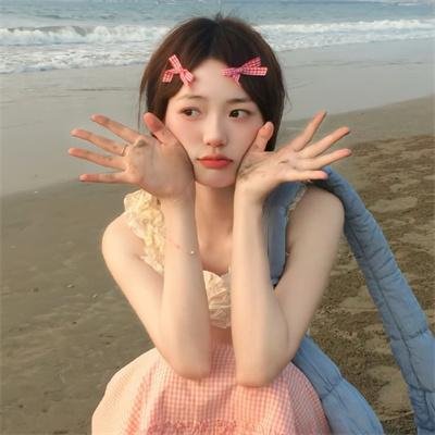 属于她们的片刻